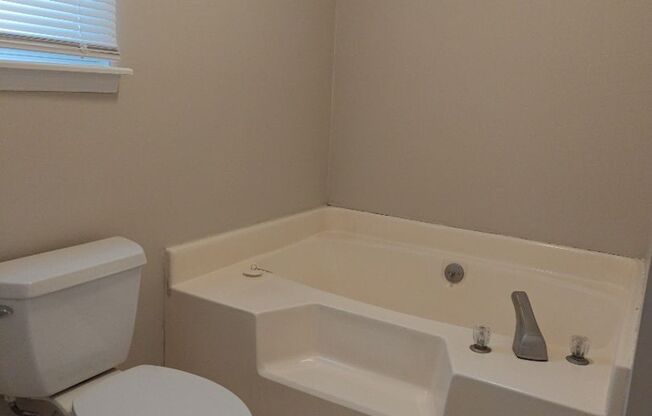 Charming 3-bedroom, 2-bath home with Garage in Columbia County!