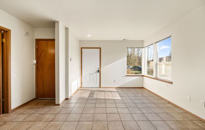 Spacious 3-Bedroom Townhouse with Large Fenced Yard in Quiet Cul-de-Sac – $2,850.00/Month