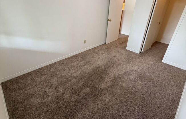 2 beds, 1 bath, $1,450, Unit 19