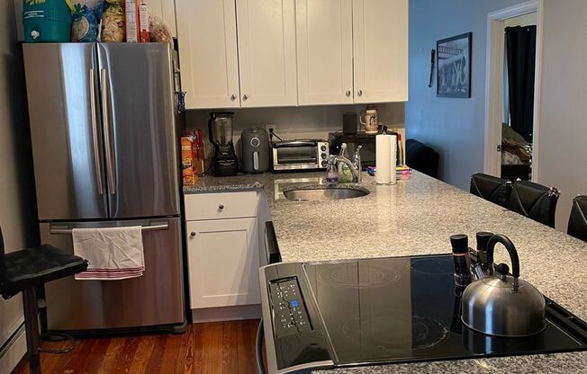 2 beds, 1 bath, $1,600, Unit 569 Admiral #2