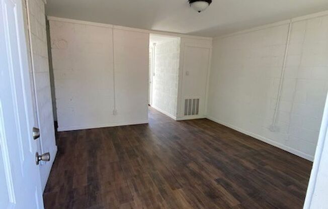 Freshly Updated 2BR/1BA Apartment-Affordable