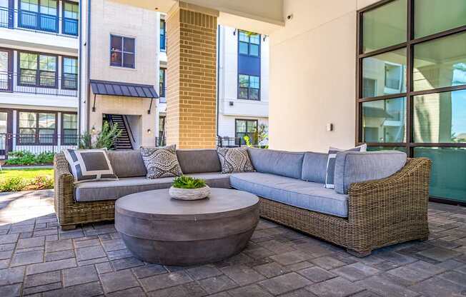 Alys Crossing Lounge