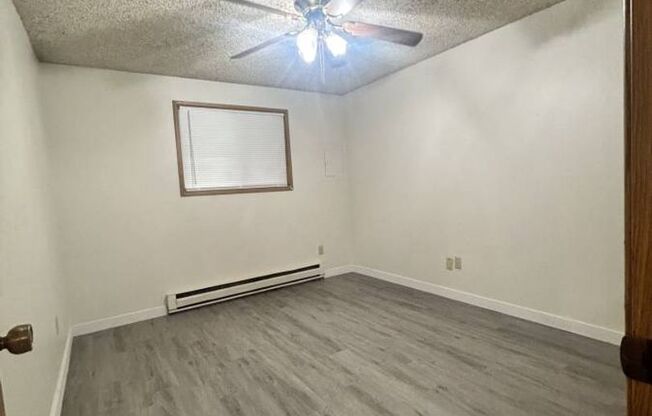1 bed, 1 bath, 576 sqft, $1,195, Unit 24