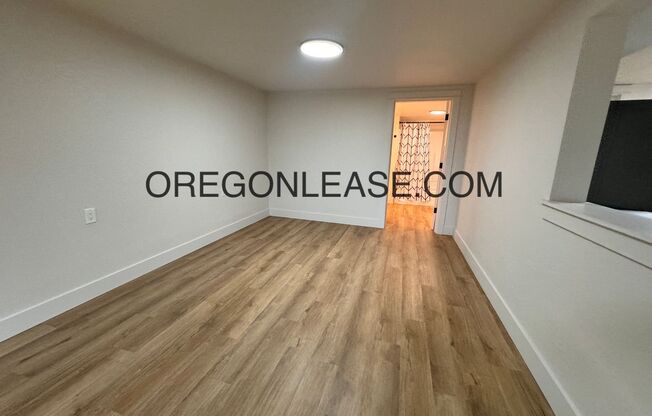 2 beds, 1 bath, 1,053 sqft, $2,195, Unit 2550 1/2 Edision