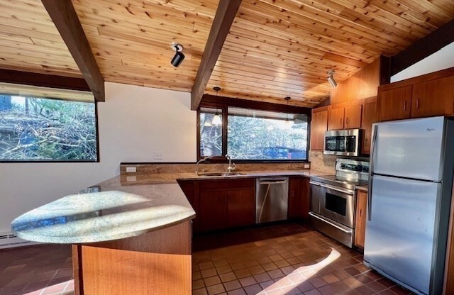 12 WHITE PINE LN
