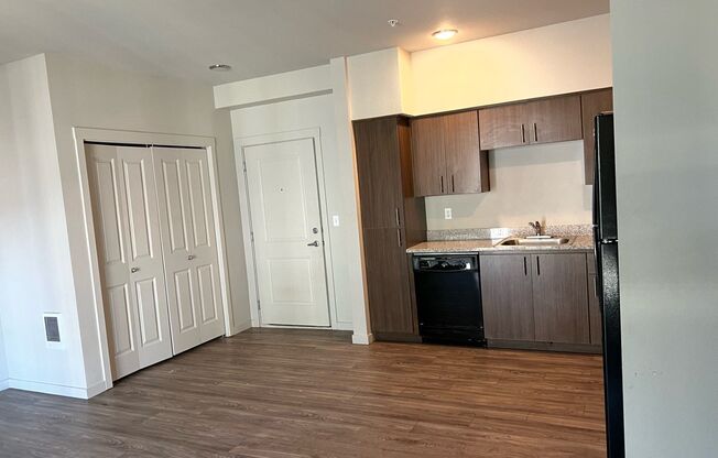 1 bed, 1 bath, 700 sqft, $1,695, Unit D331