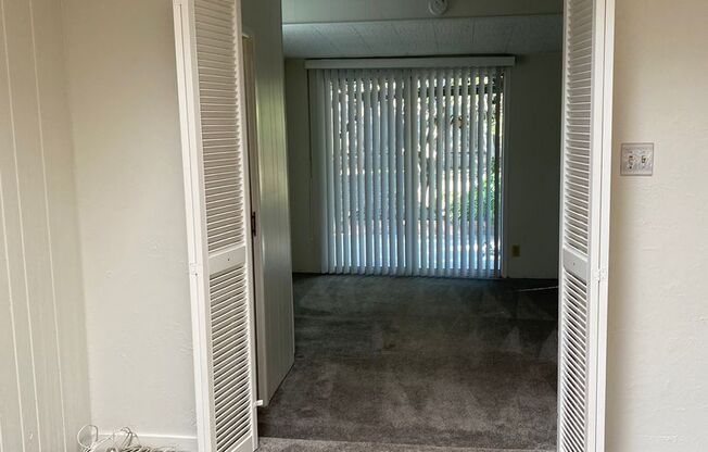 3 bed House with bonus room available. Pets Welcome!