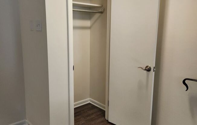 2 beds, 1 bath, 878 sqft, $1,305, Unit WY19005