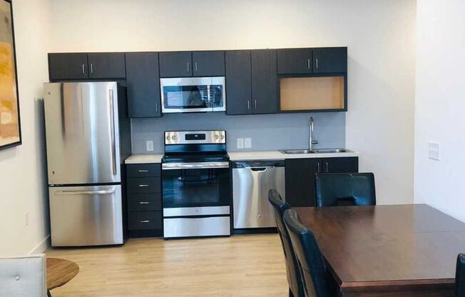 1 bed, 1 bath, 719 sqft, $1,295, Unit 402