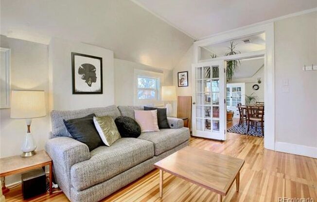 Charming Historic Condo in the Heart of Uptown Denver / BEAUTIFULLY REMODELED
