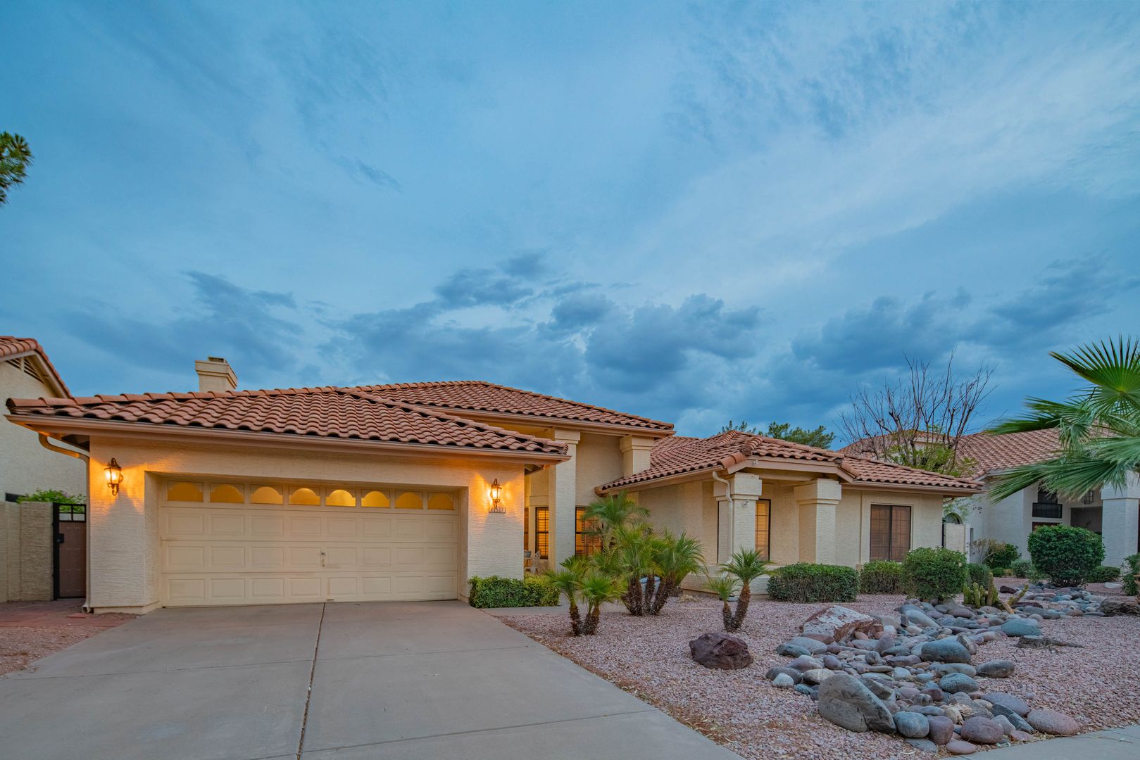 4 bed 2.5 bath single level with pool in south tempe