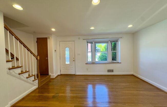Charming 3 Bedroom/2 Bathroom Townhome in Loch Raven, MD!