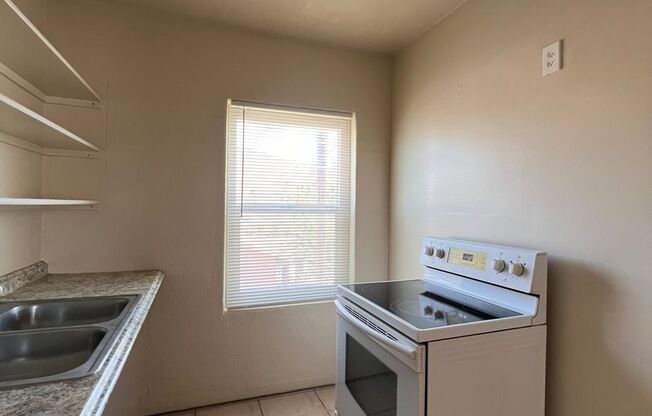 2 beds, 1 bath, $975, Unit APT # 7