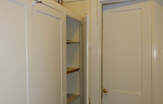 Studio, 1 bath, 390 sqft, $800, Unit 27