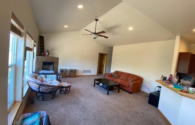 3143 ANNIE ST