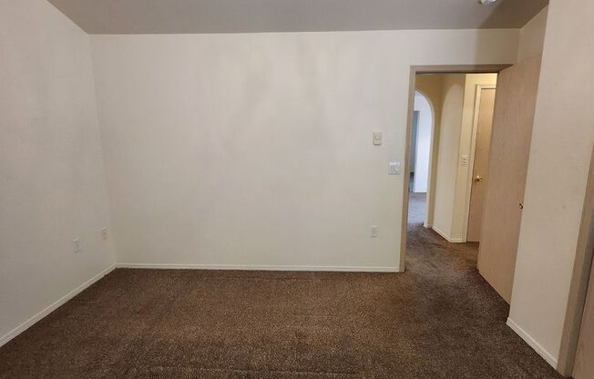 2 beds, 1 bath, 1,035 sqft, $1,020, Unit 10