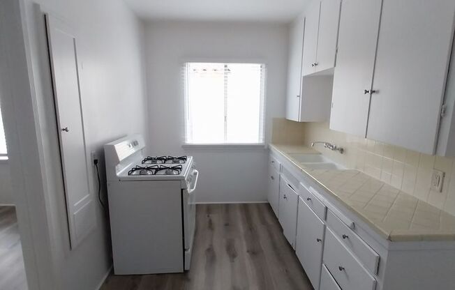 1 bed, 1 bath, 720 sqft, $1,695, Unit 7