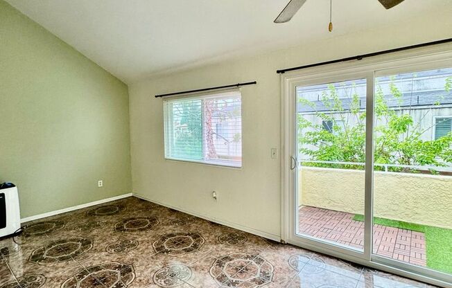 LARGE 2nd story 2bd/2ba unit
