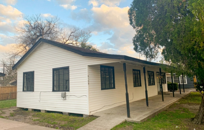 4 Bedroom Single Family in Houston! Recently Remodeled