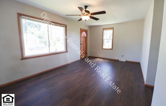 2 bedroom on the North Side of Garrett ***MOVE IN RENT SPECIAL $250 OFF 1ST MONTH'S RENT!!***