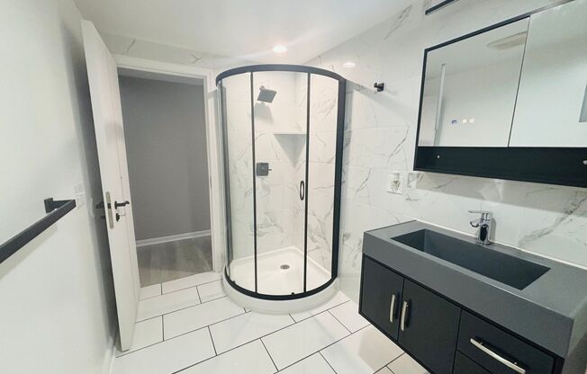 1 Bedroom 1 Bath Apartment *Newly Renovated Summer 2023*