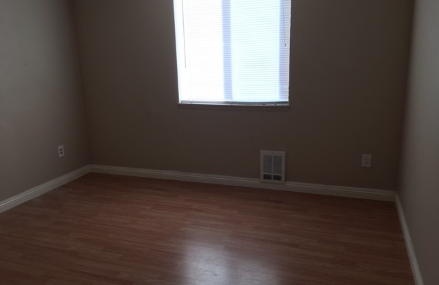 2 beds, 1 bath, 1,000 sqft, $1,395, Unit Unit B