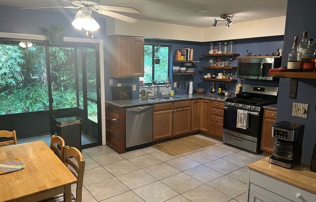 Super cute 3 bedroom 2 bath in NW Miram Manor