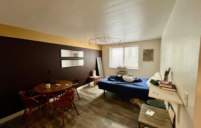 1 bed, 1 bath, $1,095, Unit 305