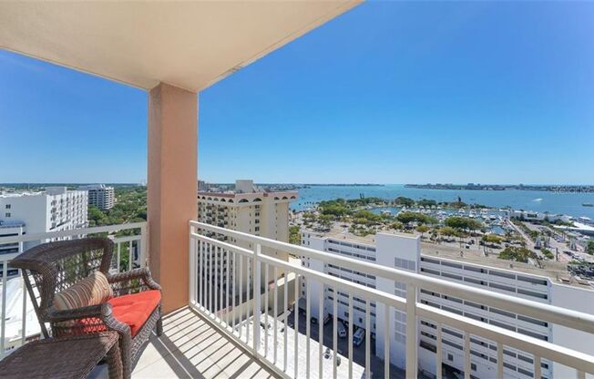 Annual UNfurnished 2/ 2 1/2 1350 Main St huge condo with wonderful Bay views in heart of downtown Sarasota