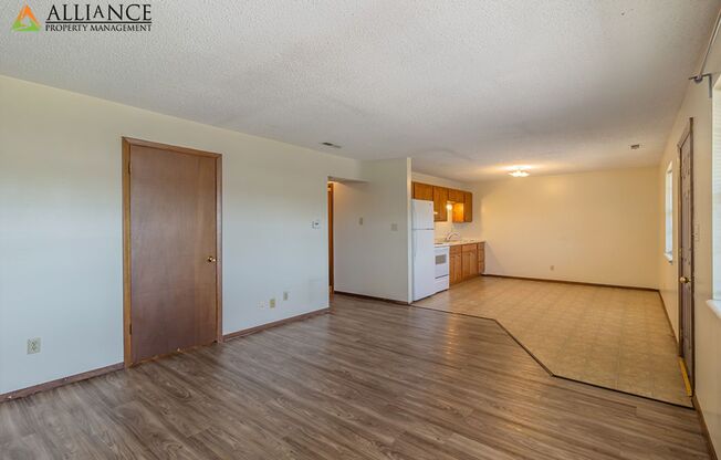 2 beds, 1.5 baths, 1,050 sqft, $890, Unit 06