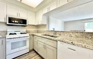 Beautiful 3B 2BA Condo in Eastlake w/ AC and Laundry!