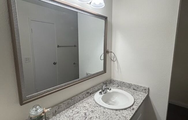 2 beds, 1 bath, 850 sqft, $2,200, Unit 7