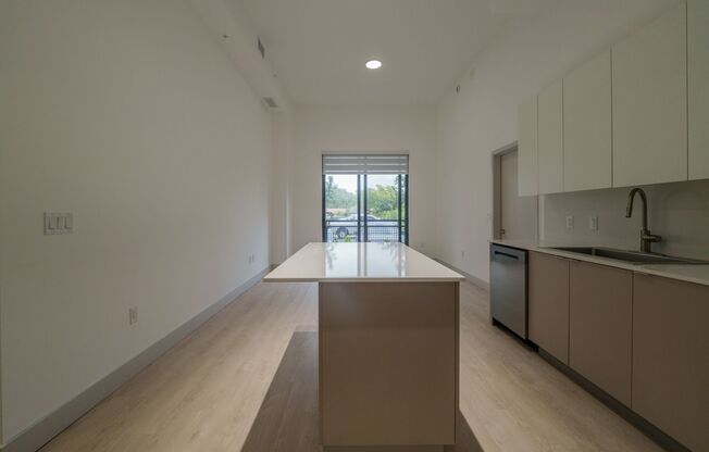 3 beds, 2 baths, 1,348 sqft, $2,622, Unit 114
