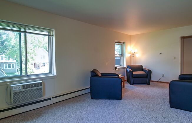 1 bed, 1 bath, 605 sqft, $1,355