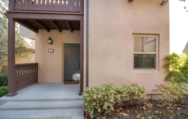 Nestled in the Woodbury Community- detached 2-bedroom Bowen Court Town Home