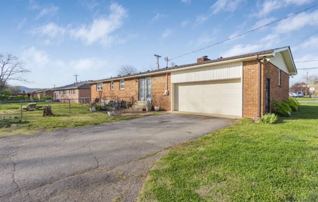 3811 CROUCH DR