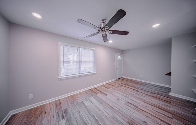 3 beds, 2.5 baths, 1,250 sqft, $1,850, Unit 18-44