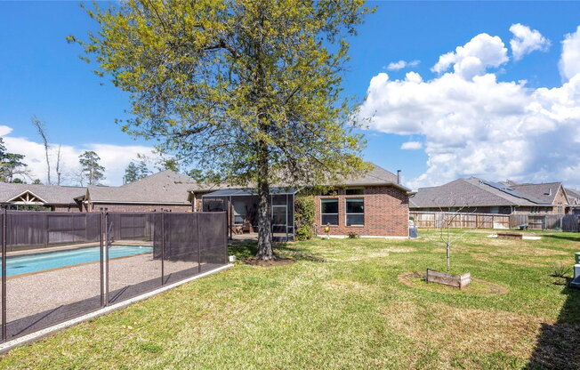 6743 HONEYCREST LN