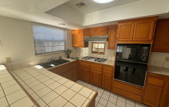 2 beds, 2 baths, $1,850