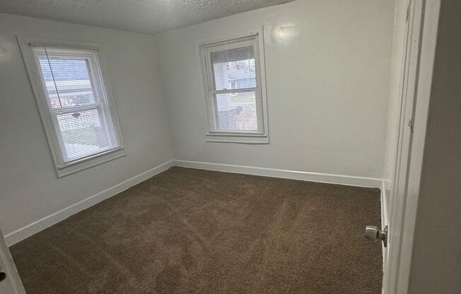 2 beds, 1 bath, $995