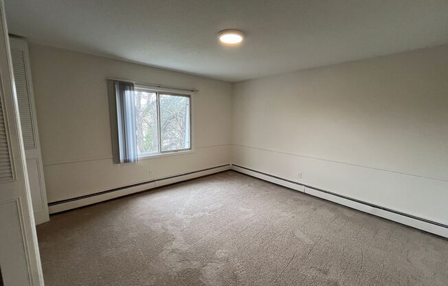 2 beds, 1 bath, 975 sqft, $1,490, Unit 2700-226
