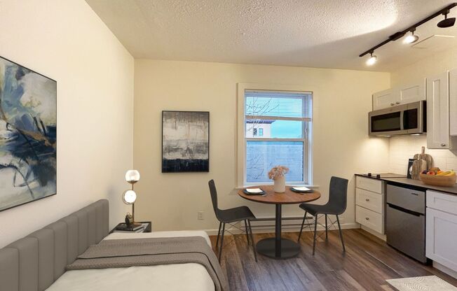 Studio, 1 bath, 249 sqft, $995, Unit 305
