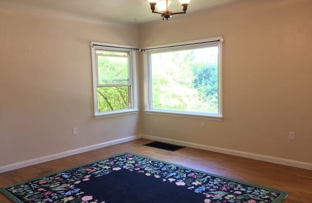 Charming Keyport home with Large Yard