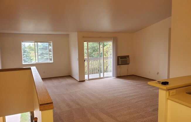 2 beds, 1 bath, 1,010 sqft, $1,269, Unit PL   7611