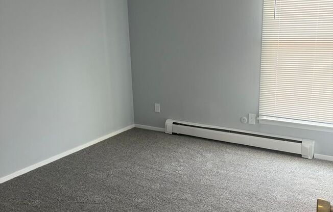 2 beds, 1 bath, 800 sqft, $1,400, Unit 4RW-14