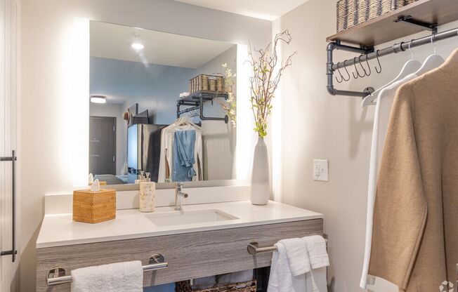 Studio, 1 bath, 300 sqft, $975, Unit 147