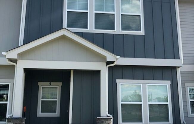 Beautiful 3 bed, 3 bath Townhome in West Windsor!