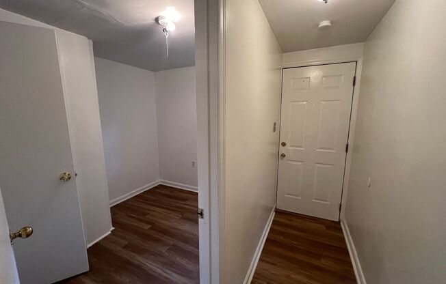 2 beds, 1 bath, $825