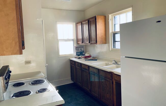 2 beds, 1 bath, $1,000