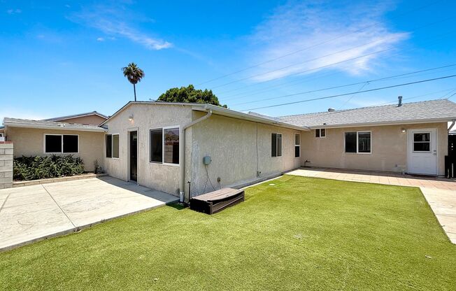 Beautiful 4BD/3BA House in Clairemont W/ A/C, W/D, Garage, & Bonus/Rec Room!